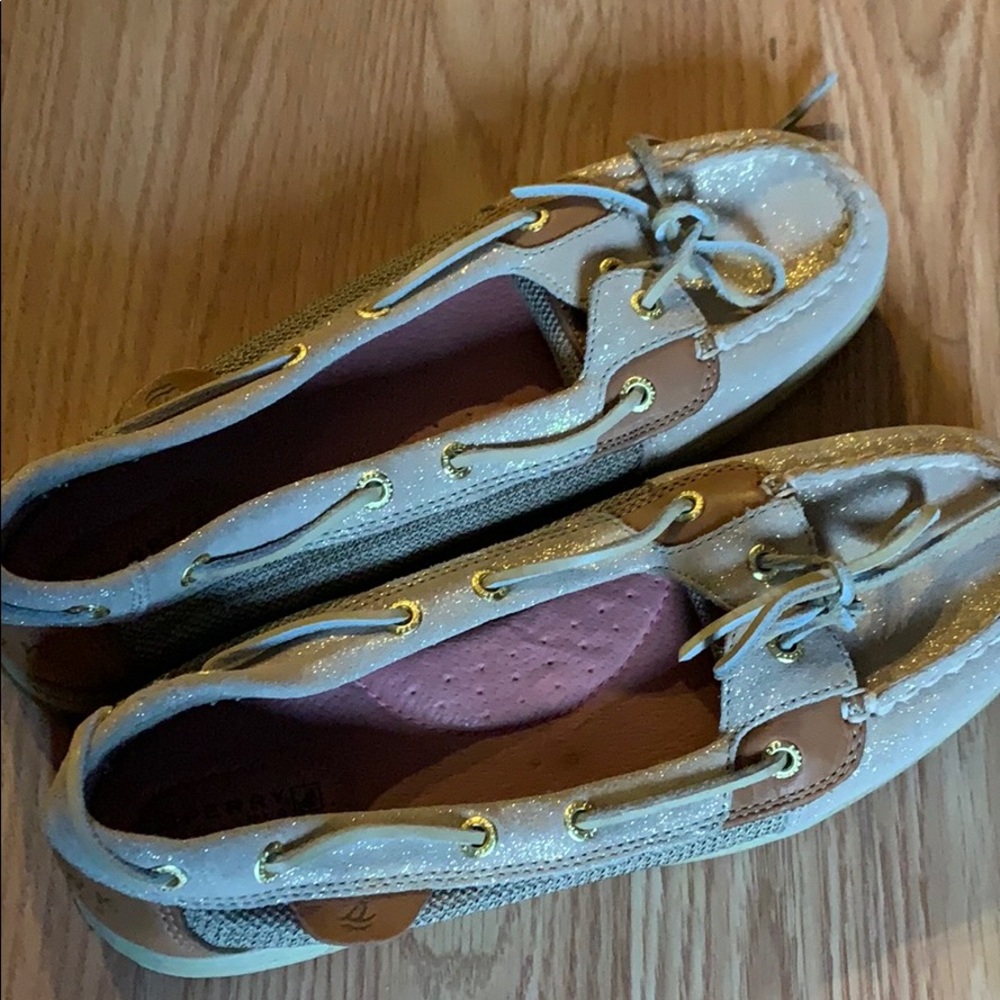 Gold Sperry size 9/10